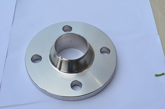 Deslizamento do aço carbono de DN15-DN3000 Pn6-Pn100 nas flanges que revestem a superfície   óleo antiferrugem, galvanização etc.