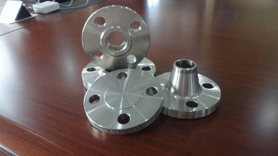 24&quot; Ansi B16.5 Asme B16.47 da flange do aço carbono oxidam óleo da prova 24 flanges da polegada